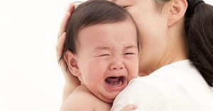 Bé bị sốt có nên đánh cảm: Đừng dại nếu không muốn hại con