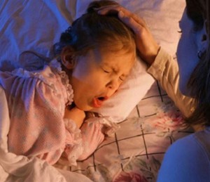 Bé thở khò khè và ho mẹ chớ coi thường