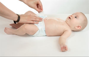 Bé bị sốt có nên đóng bỉm không: Đọc ngay để có đáp án chính xác